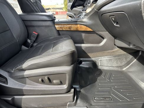 Used 2015 GMC Yukon XL Denali w/ Premium Package AWD/4WD image 38