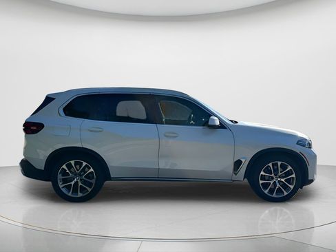 Certified 2025 BMW X5 xDrive40i w/ Executive Package AWD/4WD image 4