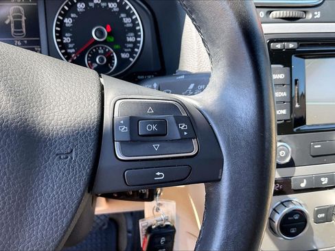Used 2014 Volkswagen Eos Komfort FWD image 18