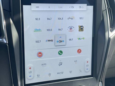 Used 2023 Ford Edge Titanium w/ Class II Trailer Tow Package image 12