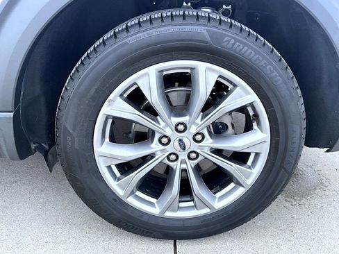 Used 2022 Ford Explorer XLT w/ Equipment Group 202A image 28