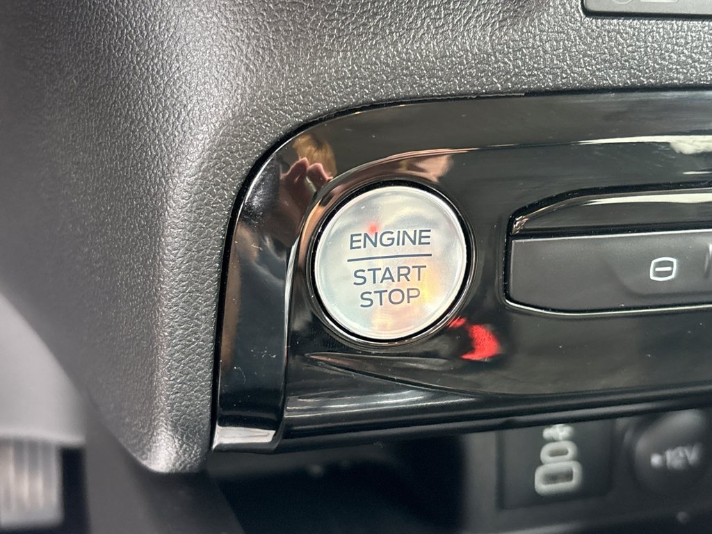 Used 2025 Ford Escape SE FWD image 36