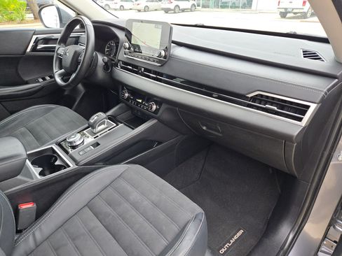 Used 2022 Mitsubishi Outlander SE image 30