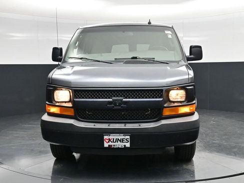 Used 2016 Chevrolet Express 2500 RWD image 2