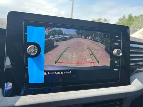 Used 2025 Volkswagen Jetta SE w/ Sunroof Package image 11