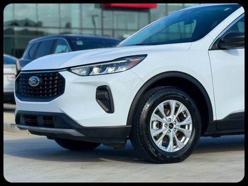 Used 2024 Ford Escape Active AWD/4WD image 2