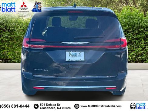 Used 2023 Chrysler Pacifica Touring-L image 5