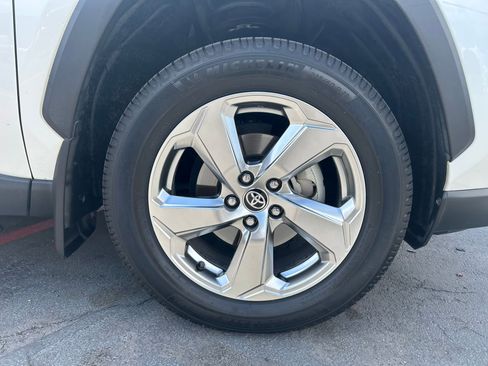 Used 2021 Toyota RAV4 XLE Premium AWD/4WD image 30