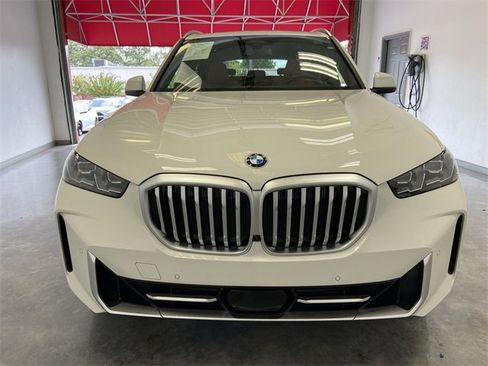 Used 2025 BMW X5 xDrive40i w/ Premium Package image 12