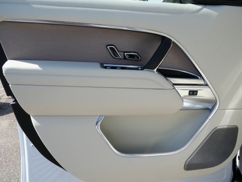 Certified 2025 Land Rover Range Rover Autobiography AWD/4WD image 13