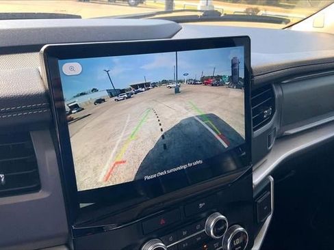 Used 2022 Ford Expedition XLT image 21