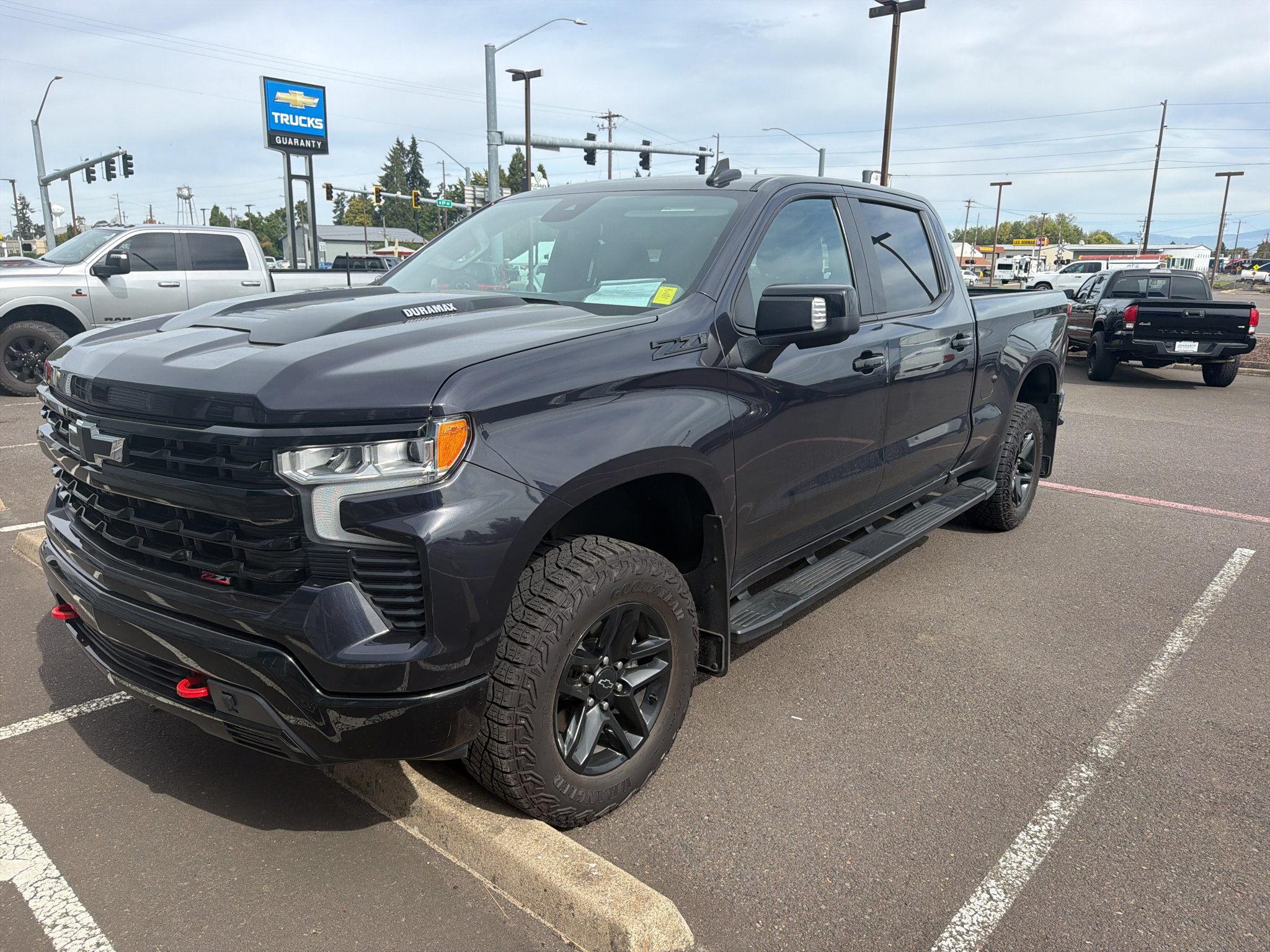Used 2023 Chevrolet Silverado 1500 LT Trail Boss w/ LT Trail Boss Premium Package AWD/4WD image 2