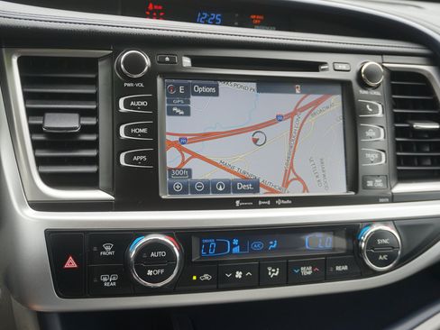 Used 2017 Toyota Highlander XLE AWD/4WD image 23