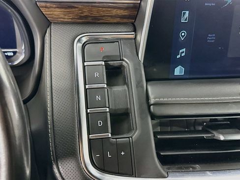 Used 2022 Chevrolet Tahoe Premier AWD/4WD image 18