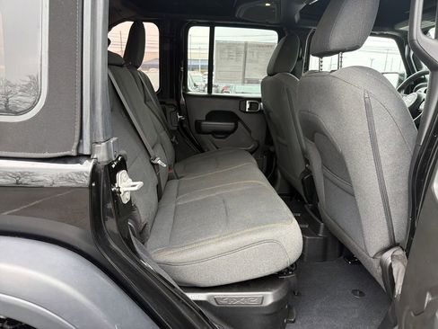 Used 2024 Jeep Wrangler Unlimited image 18