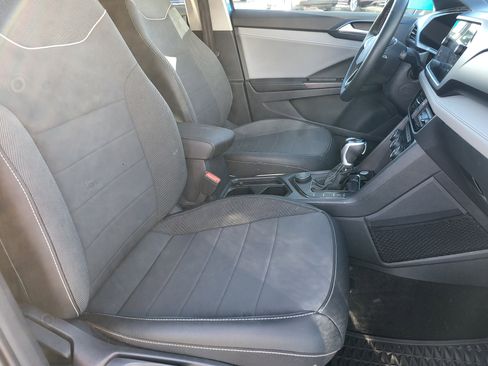 Certified 2024 Volkswagen Taos SE w/ Panoramic Sunroof Package image 22