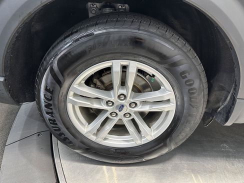 Used 2021 Ford Explorer XLT w/ Equipment Group 202A AWD/4WD image 11