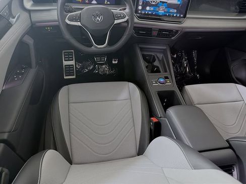 New 2026 Volkswagen Tiguan SE R-Line FWD image 24
