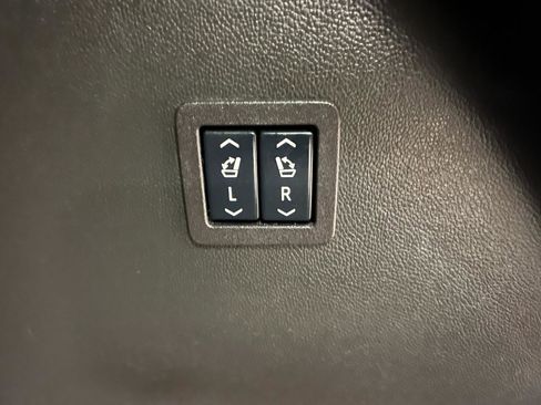 Used 2024 Buick Enclave Premium image 28