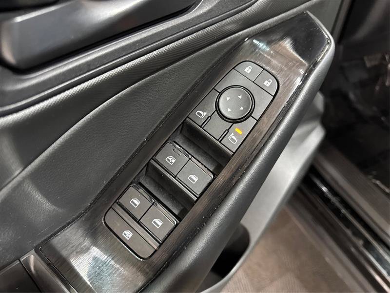 Used 2025 Nissan Rogue S AWD/4WD image 31