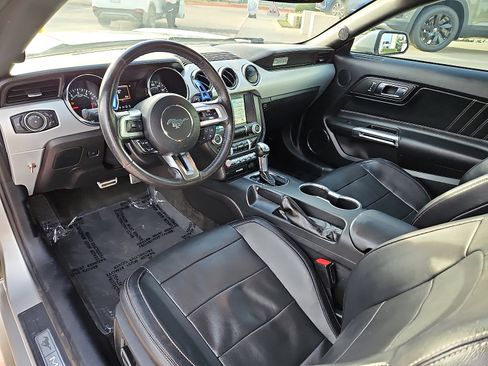 Used 2016 Ford Mustang Premium image 8