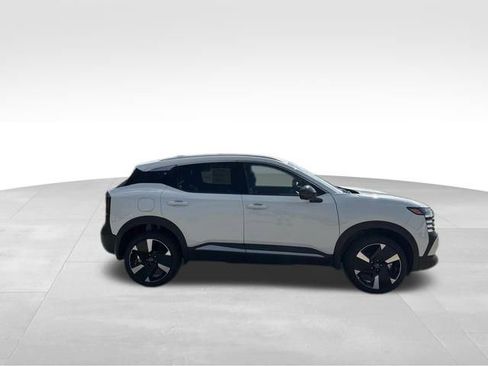 New 2026 Nissan Kicks SR FWD image 8