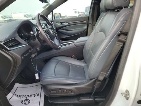 Used 2022 Buick Enclave Premium image 9