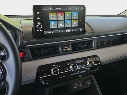 Certified 2025 Honda Pilot Touring image 20