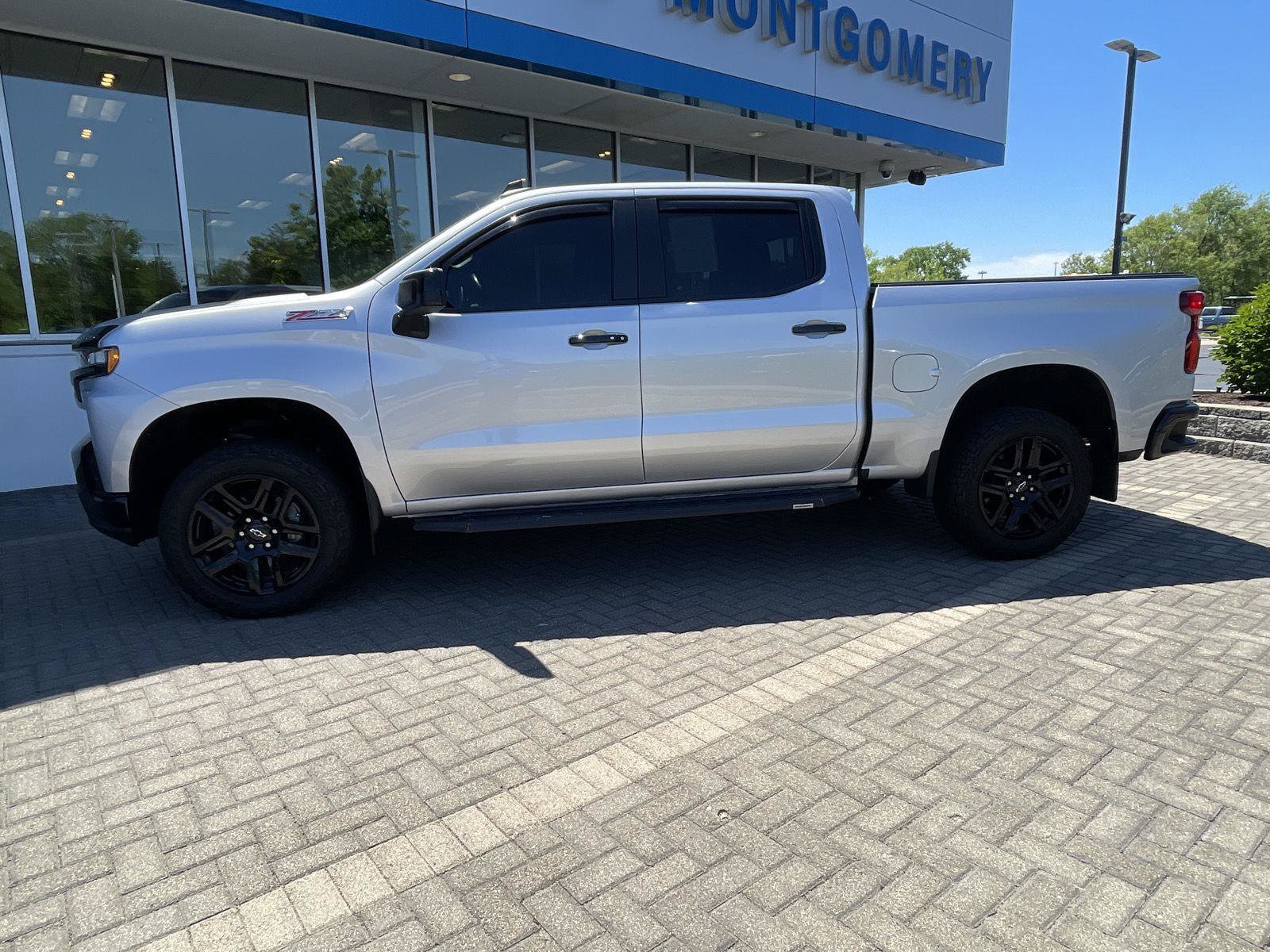 Used 2021 Chevrolet Silverado 1500 LT Trail Boss w/ Convenience Package II AWD/4WD image 2
