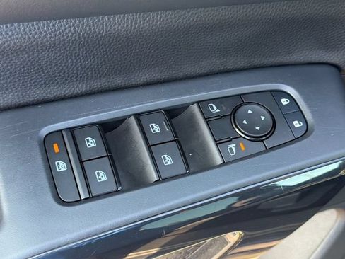 Used 2024 Nissan Pathfinder SV AWD/4WD image 13