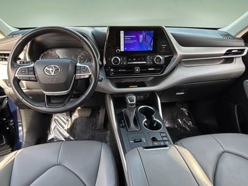 Used 2023 Toyota Highlander XLE FWD image 16
