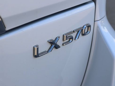Used 2017 Lexus LX 570 4WD w/ Luxury Package image 40