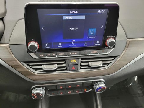 Used 2025 Nissan Altima 2.5 SV FWD image 7