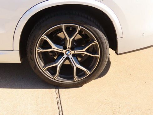 Used 2022 BMW X5 sDrive40i w/ M Sport Package image 14