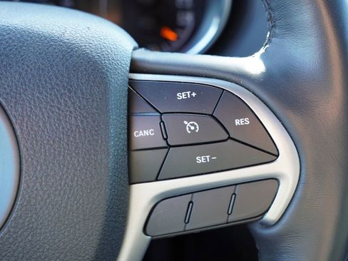 Used 2018 Jeep Grand Cherokee Overland image 34