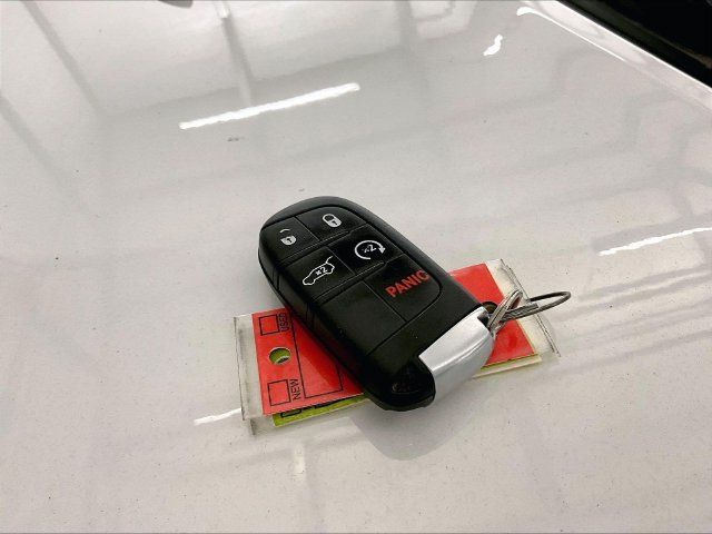 Used 2022 Jeep Grand Cherokee Laredo X AWD/4WD image 9