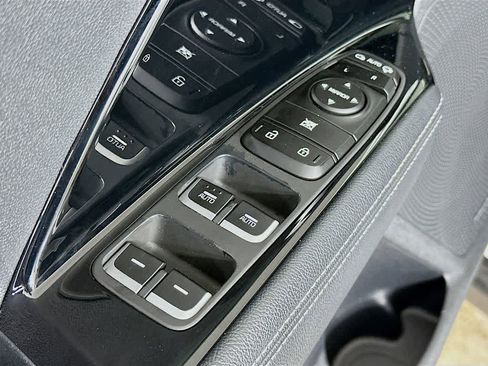 Used 2022 Kia Niro EX Premium image 31