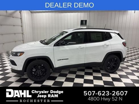 Used 2026 Jeep Compass Latitude AWD/4WD image 1