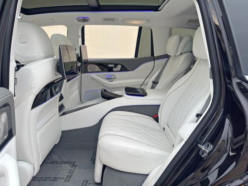 Used 2024 Mercedes-Benz Maybach GLS 600 4MATIC image 68