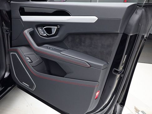 Used 2024 Lamborghini Urus S image 52