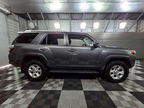 Used 2018 Toyota 4Runner SR5 w/ Wilderness Package image 9