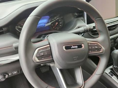 Used 2024 Jeep Compass Trailhawk image 12