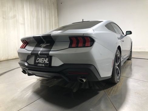 Used 2024 Ford Mustang Coupe image 7