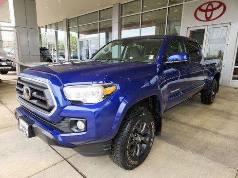 Certified 2022 Toyota Tacoma SR5 AWD/4WD image 6