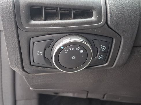Used 2013 Ford Focus SE FWD image 24