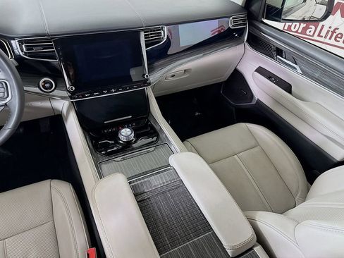 Used 2022 Jeep Wagoneer Series III w/ Flexible Seating Group image 27