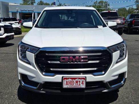 Used 2024 GMC Terrain SLE AWD/4WD image 2