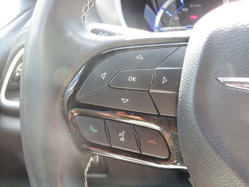 Used 2023 Chrysler Pacifica Touring-L w/ S Appearance Package FWD image 22