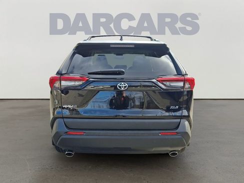 Used 2021 Toyota RAV4 XLE Premium image 5