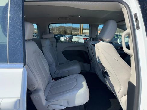 Used 2017 Chrysler Pacifica Touring-L Plus w/ Advanced Safetytec Group image 10